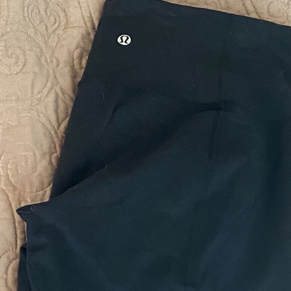 Lululemon Black Leggings Tall Sz 6 - Picture 3 of 6